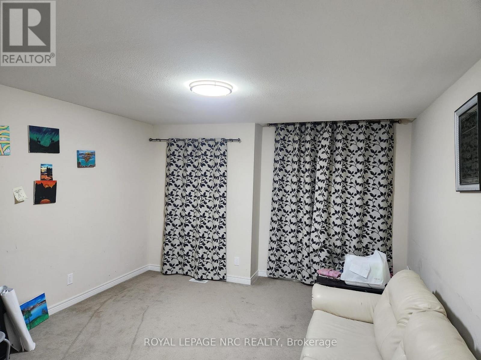 












40 ELDERBERRY ROAD

,
Thorold (Confederation Heights),




Ontario
L2V0E7

