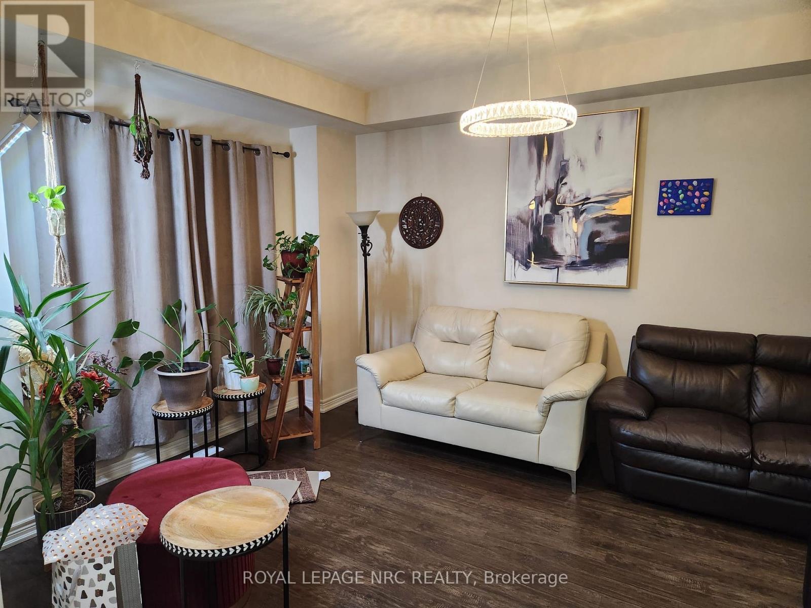 












40 ELDERBERRY ROAD

,
Thorold (Confederation Heights),




Ontario
L2V0E7

