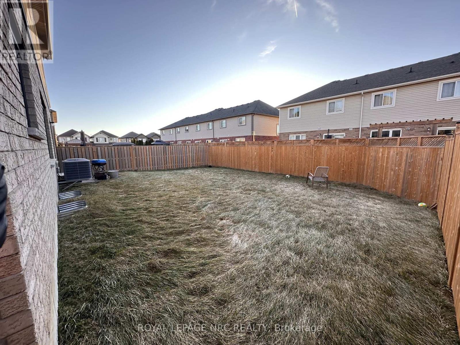 












40 ELDERBERRY ROAD

,
Thorold (Confederation Heights),




Ontario
L2V0E7

