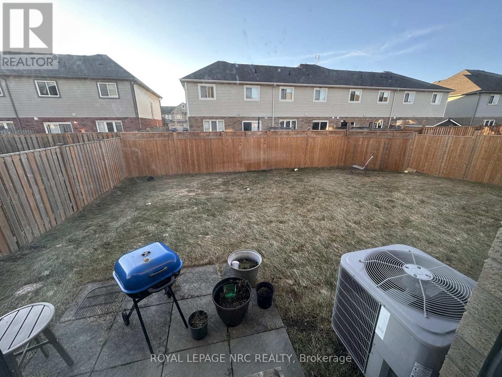 












40 ELDERBERRY ROAD

,
Thorold (Confederation Heights),




Ontario
L2V0E7

