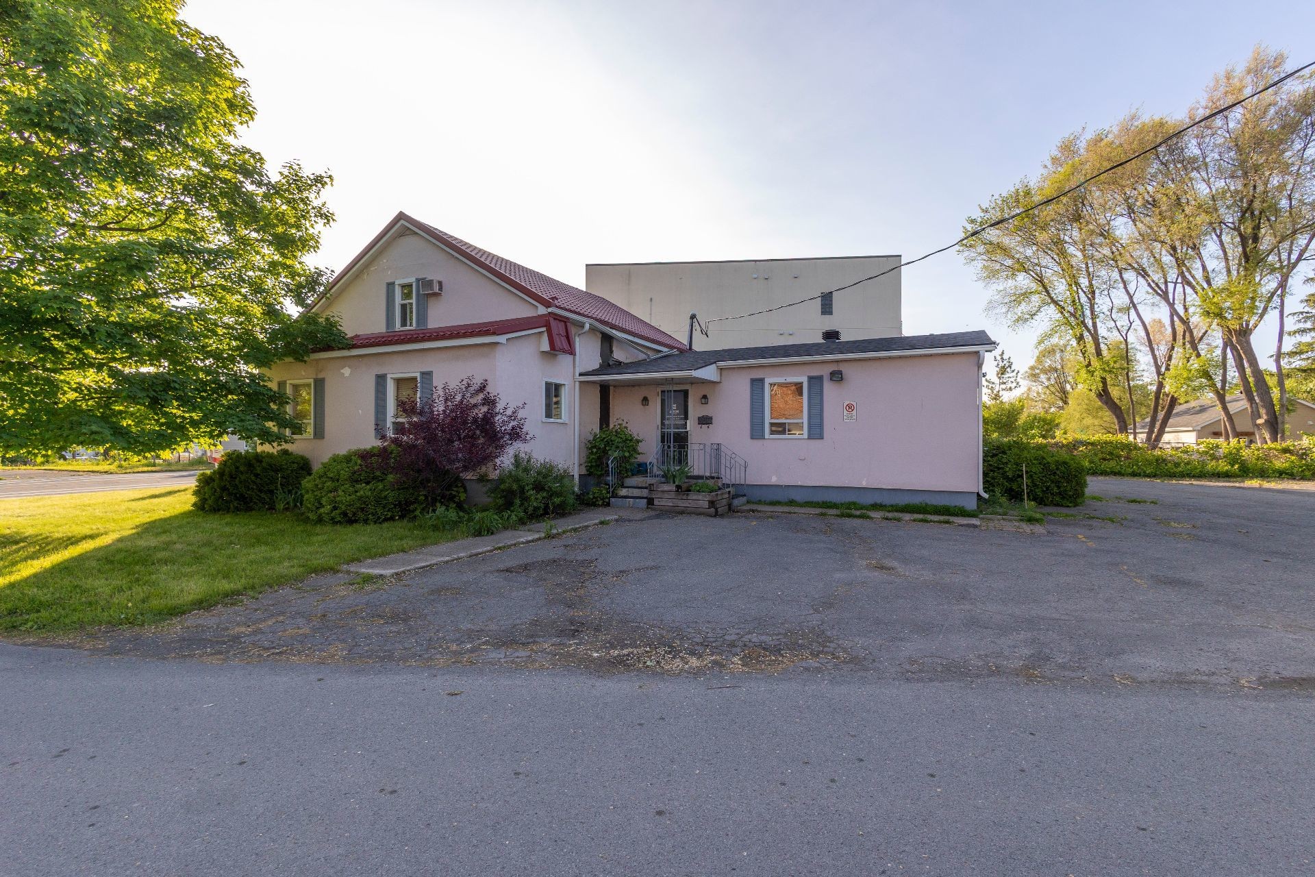 









61A


Grand Boulevard

,
L'Île-Perrot,




QC
J7V4W3

