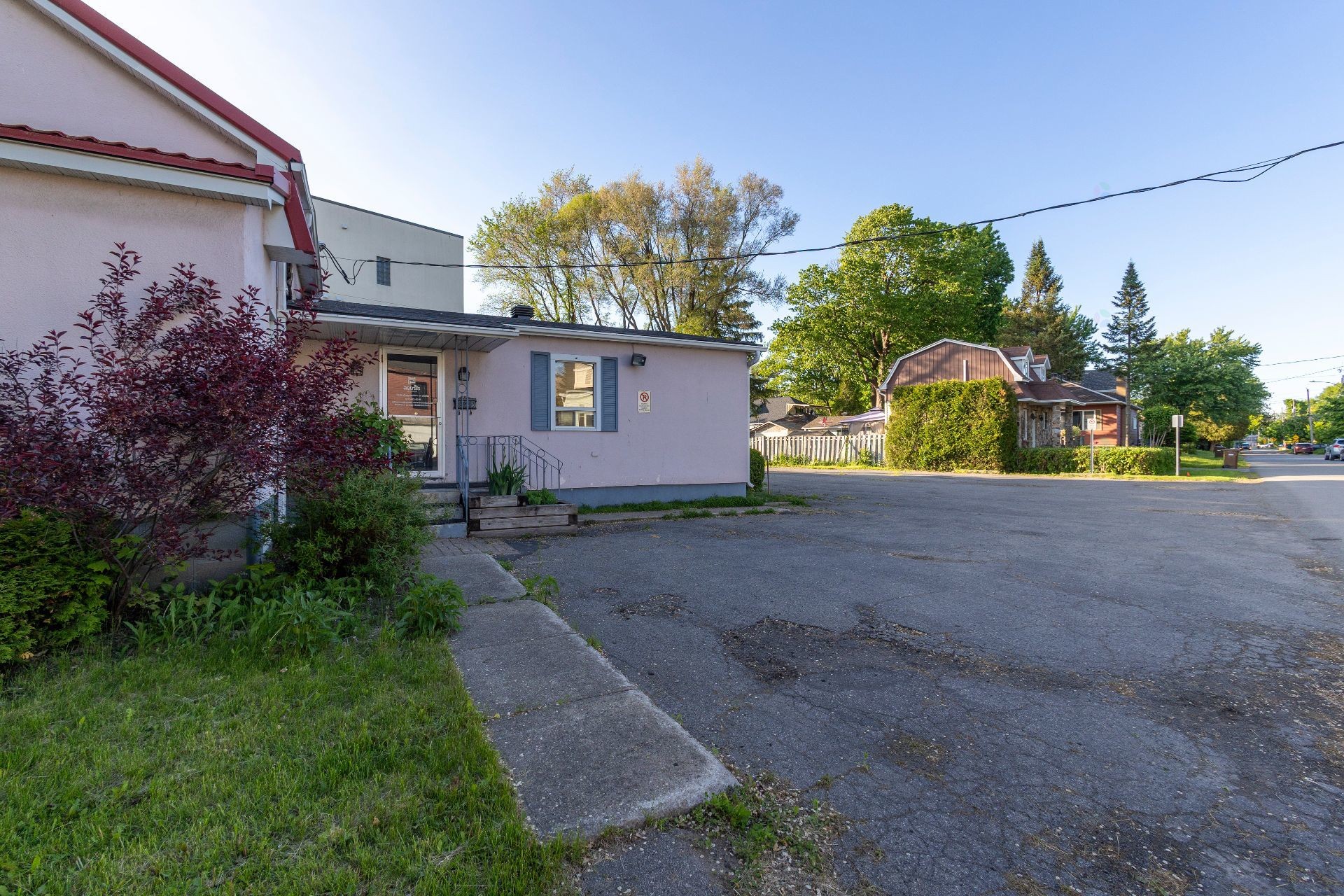 









61A


Grand Boulevard

,
L'Île-Perrot,




QC
J7V4W3

