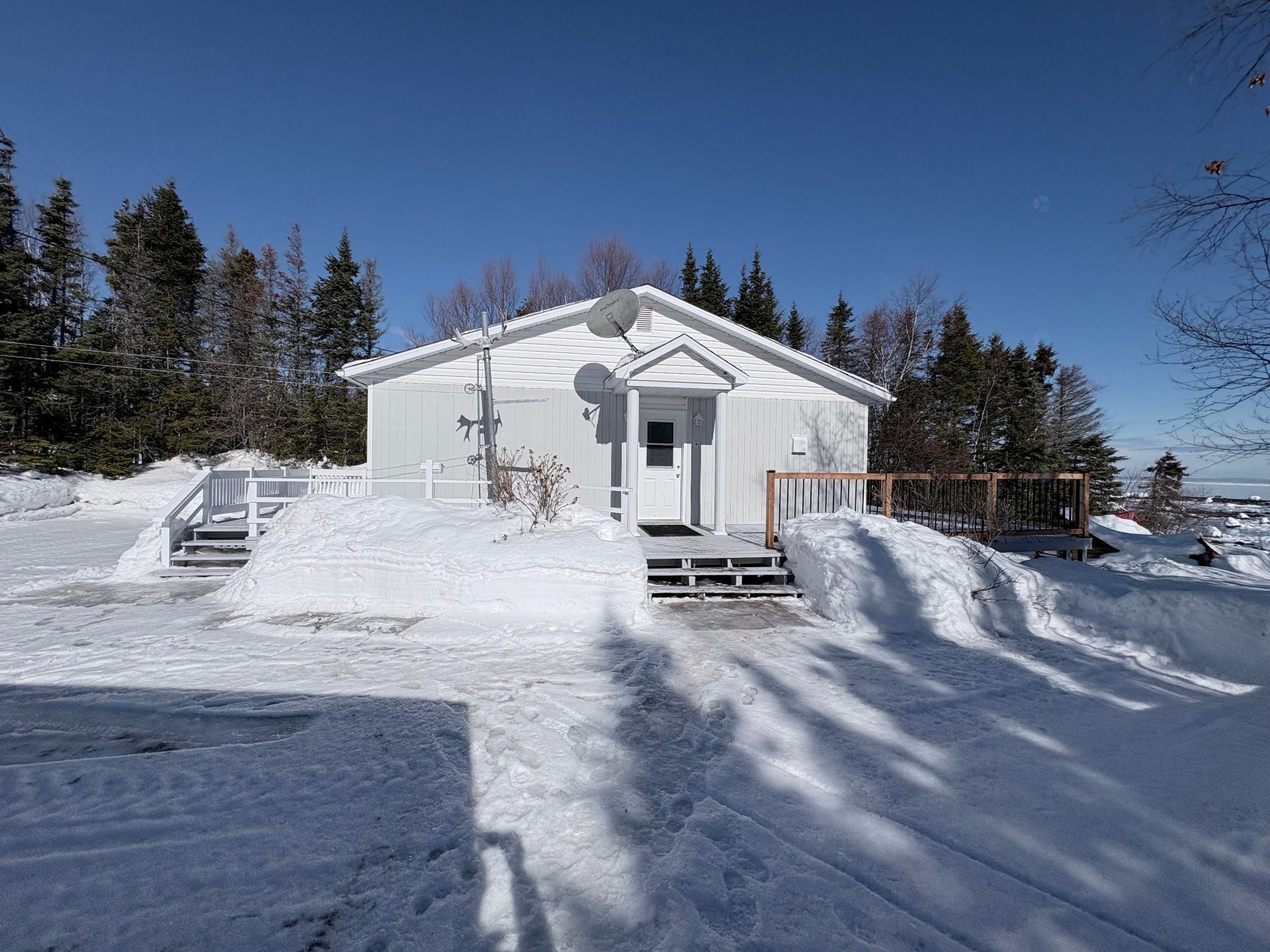 









41


Route 138

,
Baie-Trinité,




QC
G0G1A0

