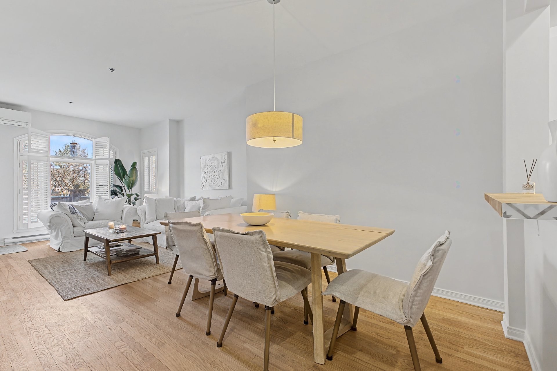 









275


Rue Upper Edison

, 104,
Saint-Lambert,




QC
J4R2W2

