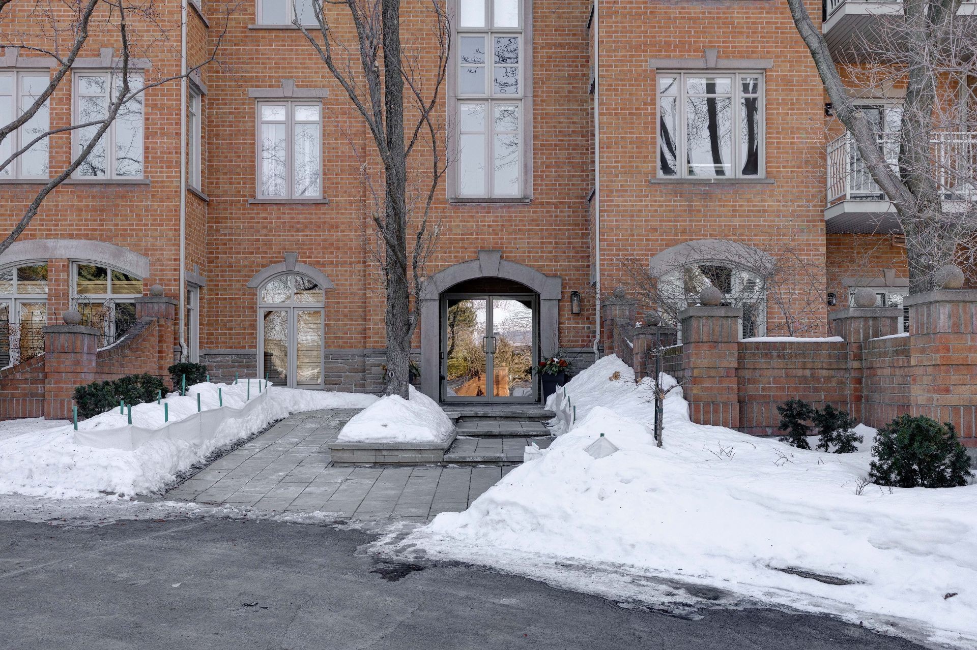 









275


Rue Upper Edison

, 104,
Saint-Lambert,




QC
J4R2W2

