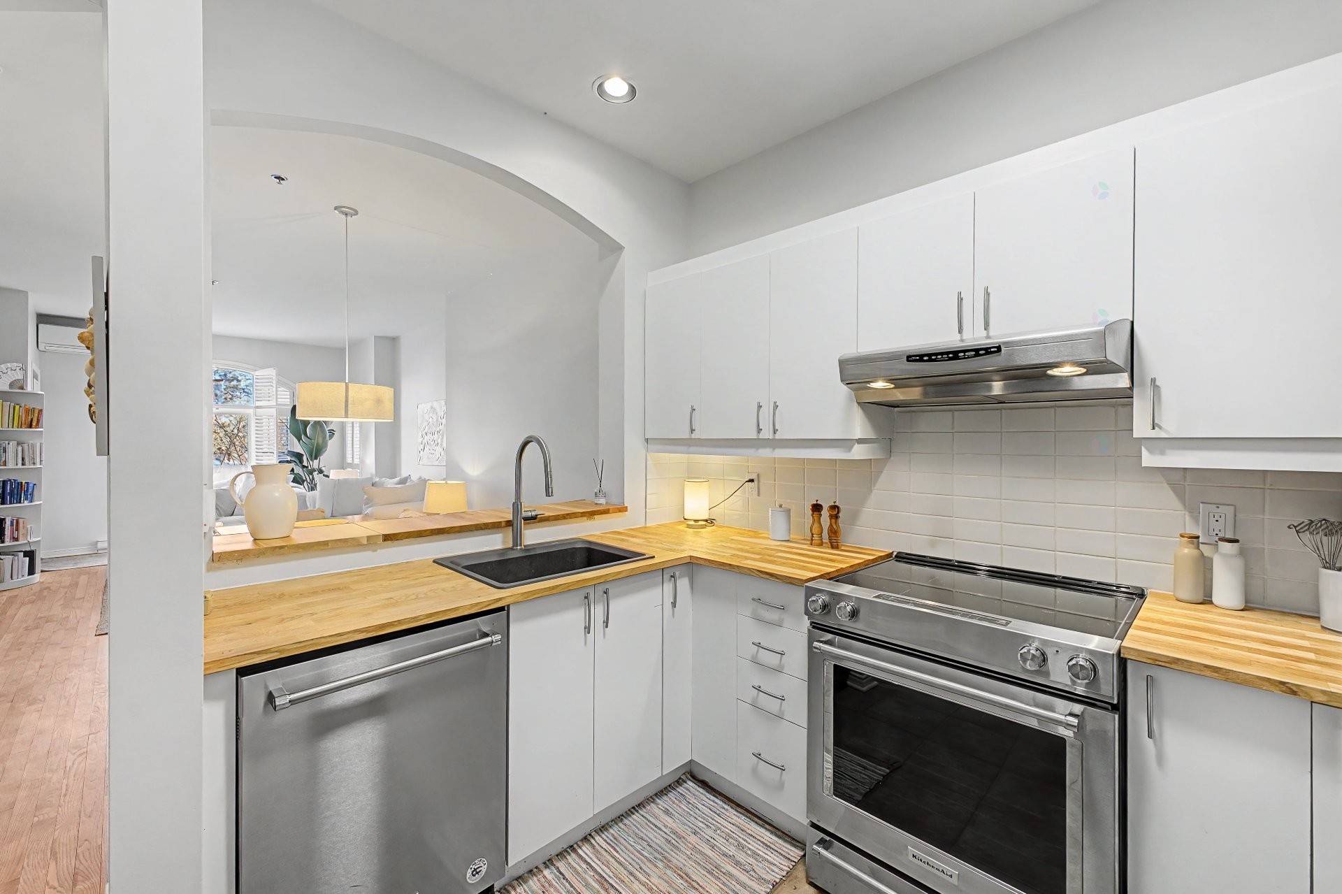 









275


Rue Upper Edison

, 104,
Saint-Lambert,




QC
J4R2W2

