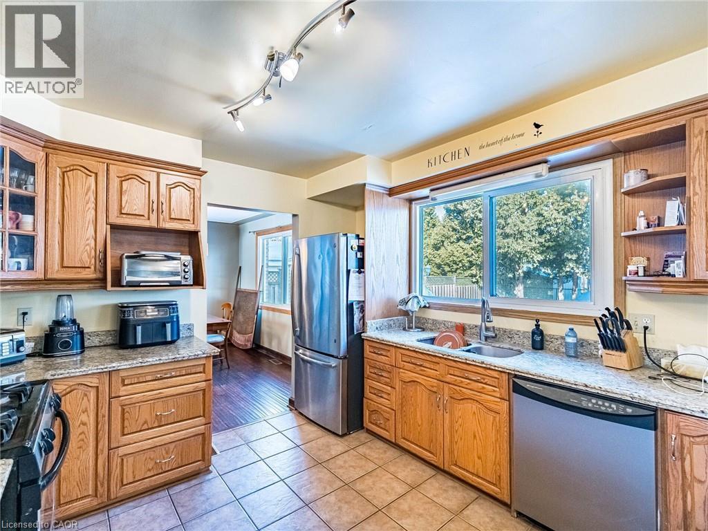 












16 ALDERWOOD Crescent

,
Cambridge,




Ontario
N1S3T1

