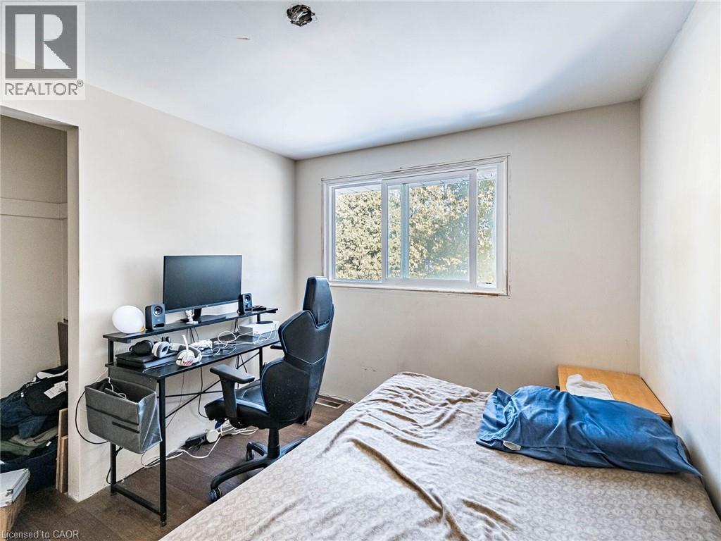 












16 ALDERWOOD Crescent

,
Cambridge,




Ontario
N1S3T1

