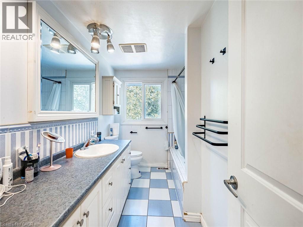 












16 ALDERWOOD Crescent

,
Cambridge,




Ontario
N1S3T1

