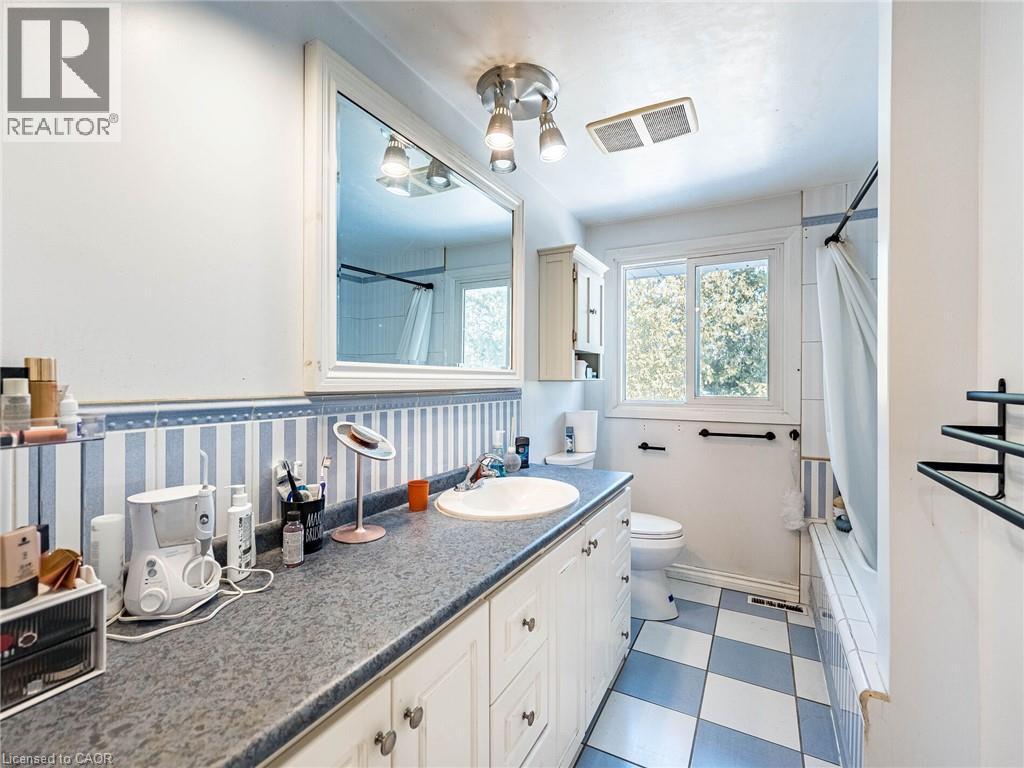 












16 ALDERWOOD Crescent

,
Cambridge,




Ontario
N1S3T1

