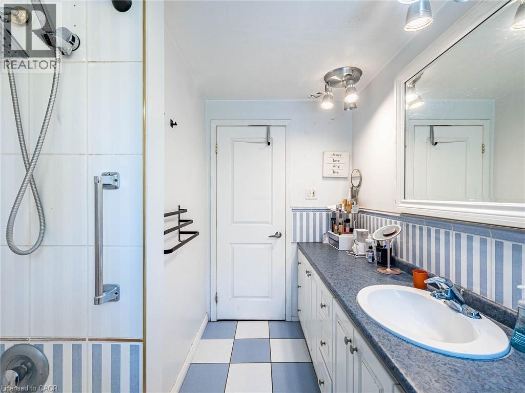 












16 ALDERWOOD Crescent

,
Cambridge,




Ontario
N1S3T1

