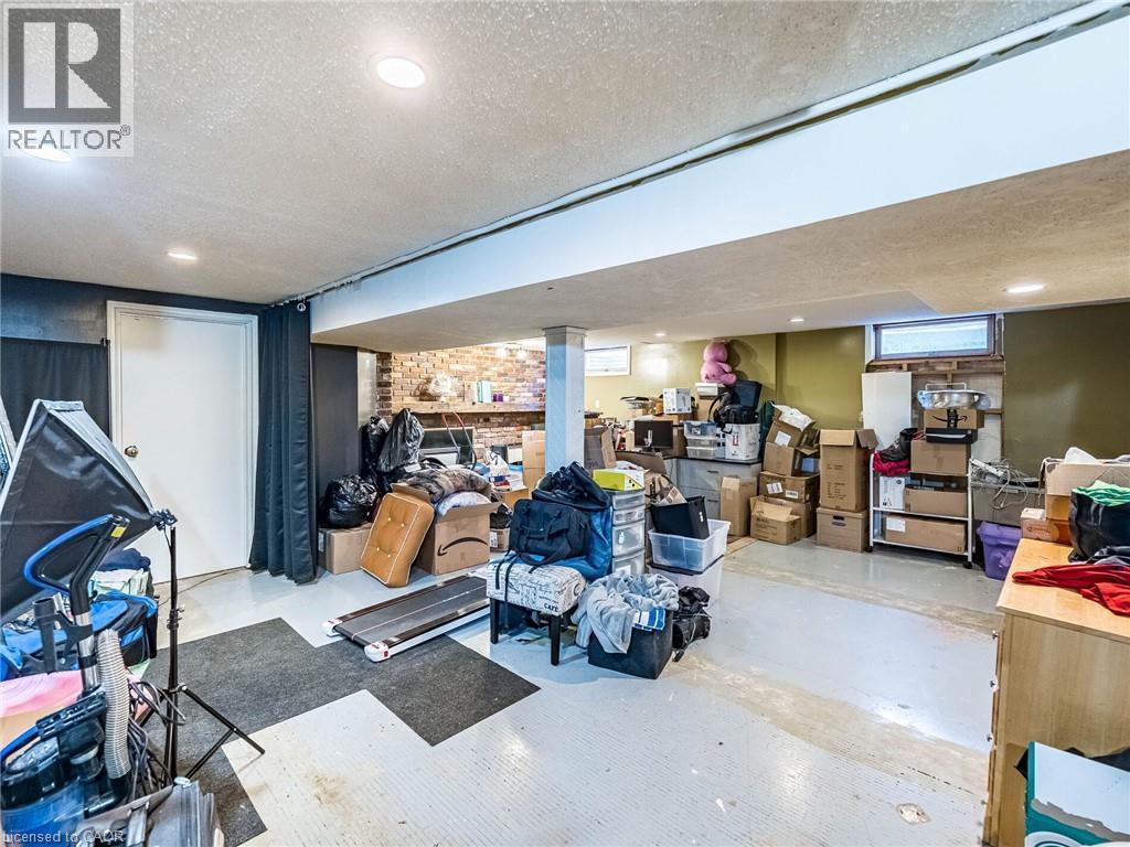 












16 ALDERWOOD Crescent

,
Cambridge,




Ontario
N1S3T1

