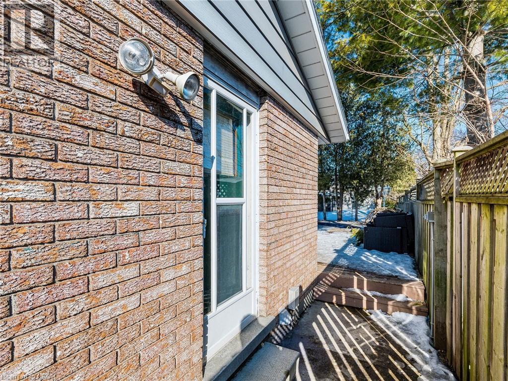 












16 ALDERWOOD Crescent

,
Cambridge,




Ontario
N1S3T1

