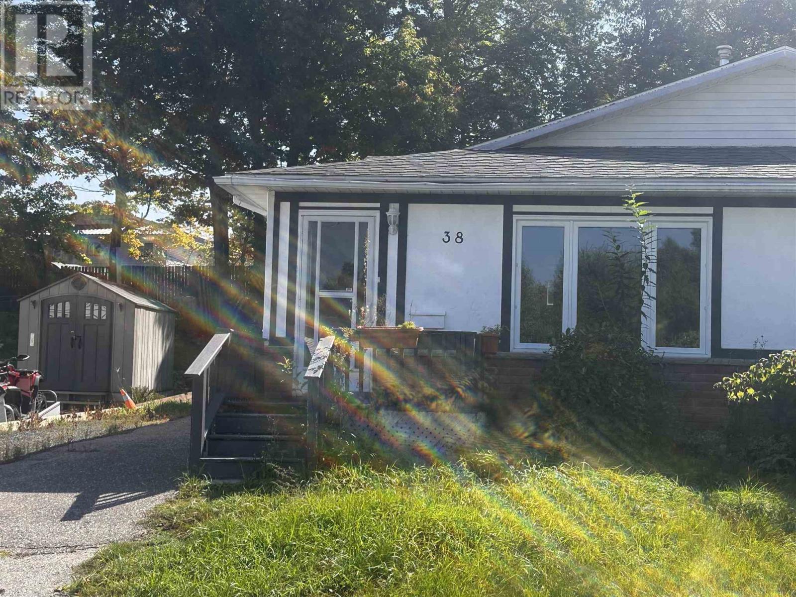 












38 Beckett BLVD

,
Elliot Lake,




Ontario
P5A3P7

