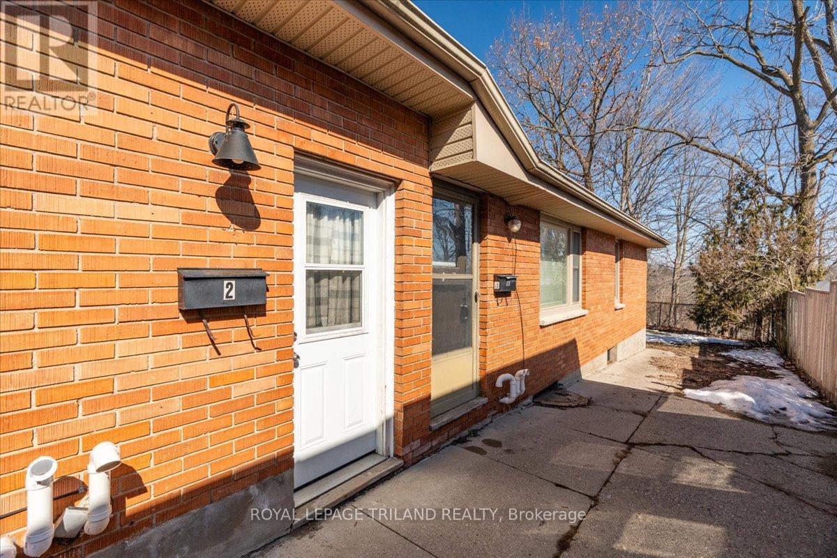 












250 GREENWOOD AVENUE

,
London South (South D),




Ontario
N6J3G4

