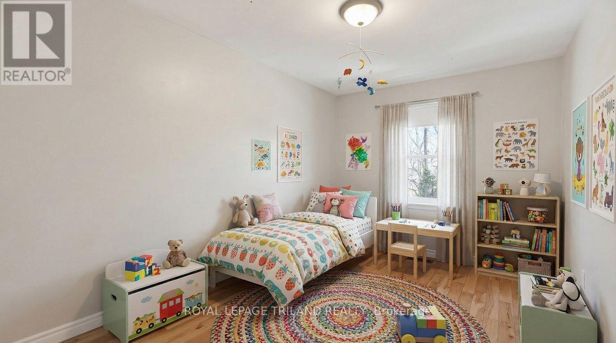 












250 GREENWOOD AVENUE

,
London South (South D),




Ontario
N6J3G4

