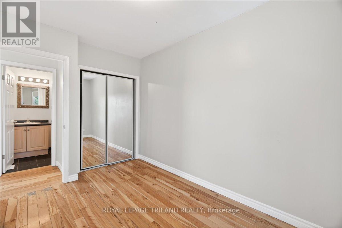 












250 GREENWOOD AVENUE

,
London South (South D),




Ontario
N6J3G4

