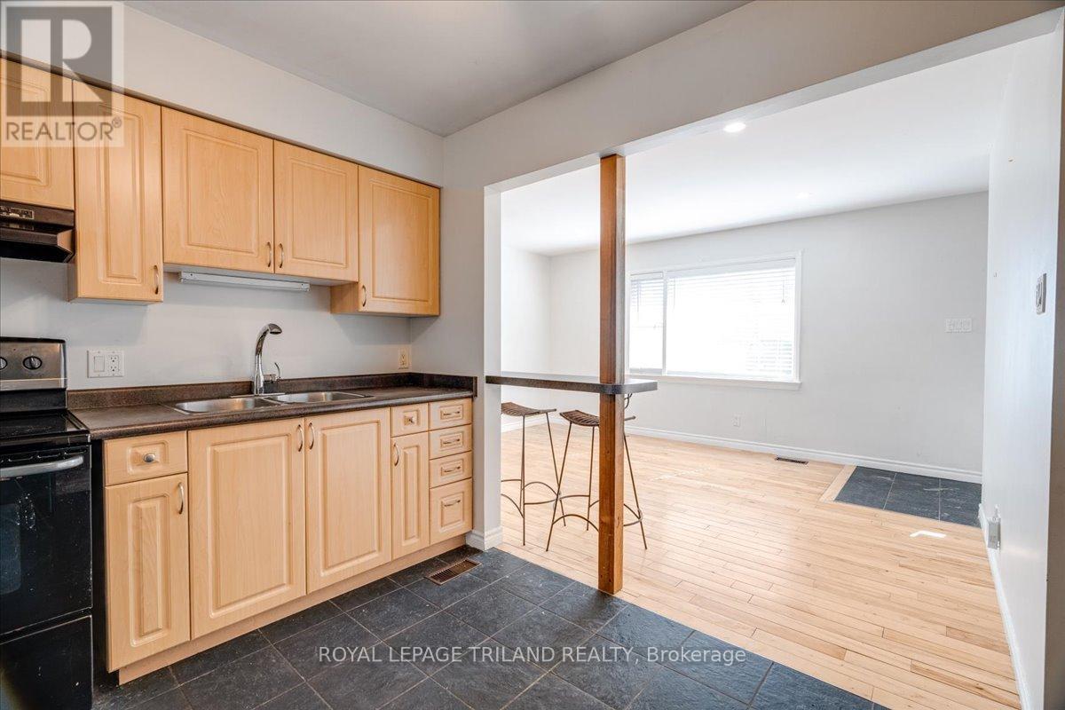 












250 GREENWOOD AVENUE

,
London South (South D),




Ontario
N6J3G4

