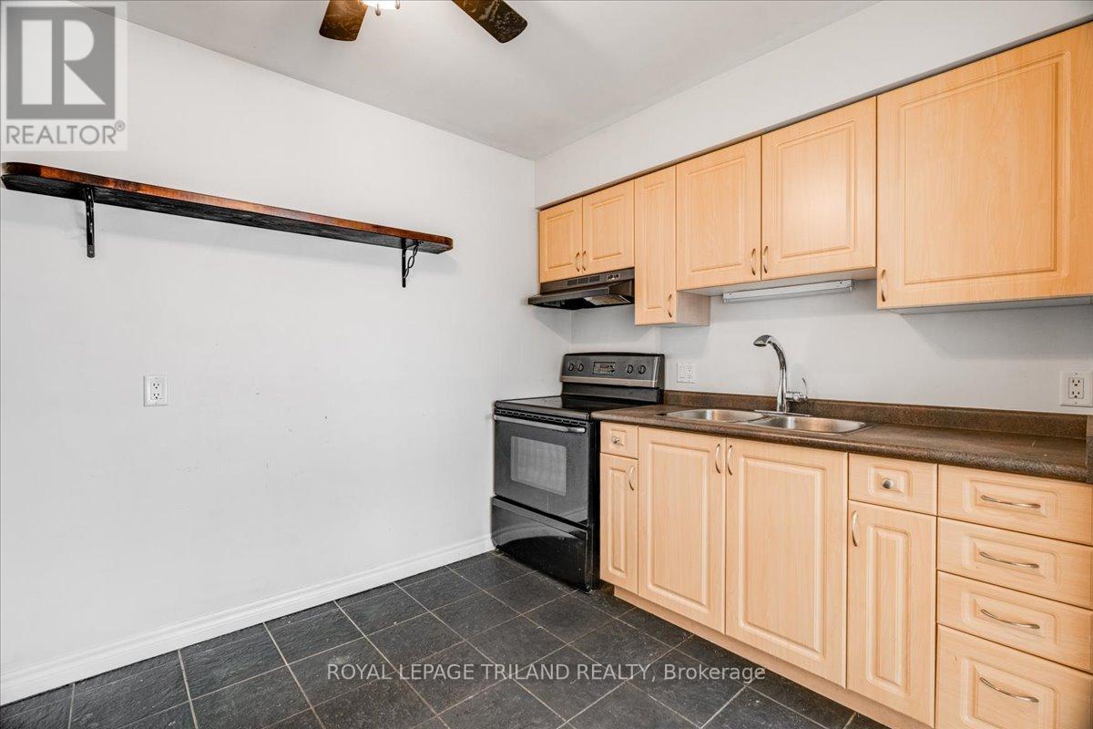 












250 GREENWOOD AVENUE

,
London South (South D),




Ontario
N6J3G4

