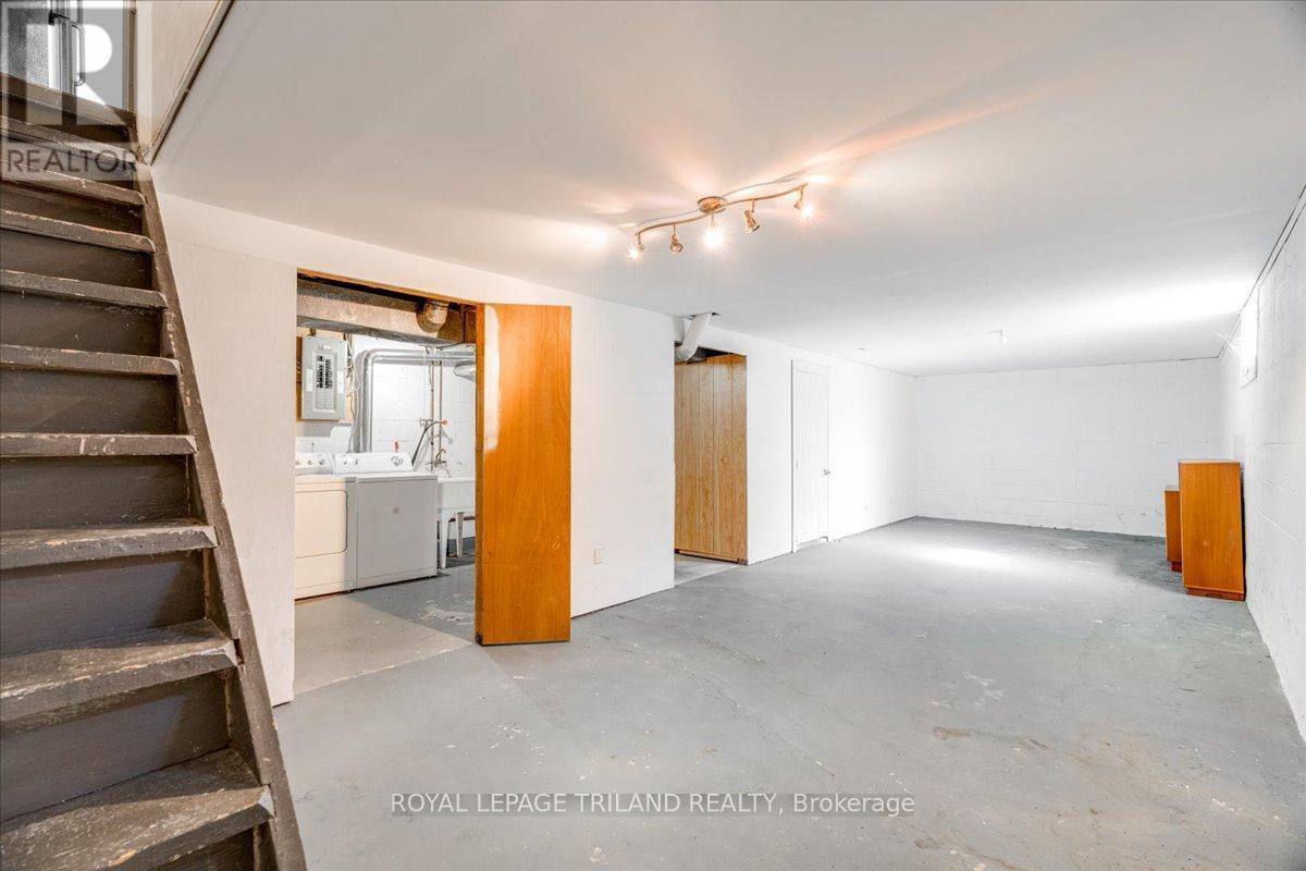 












250 GREENWOOD AVENUE

,
London South (South D),




Ontario
N6J3G4

