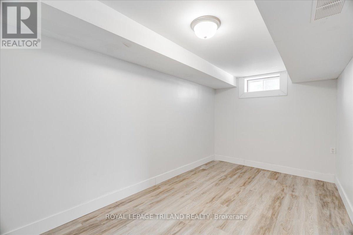 












250 GREENWOOD AVENUE

,
London South (South D),




Ontario
N6J3G4

