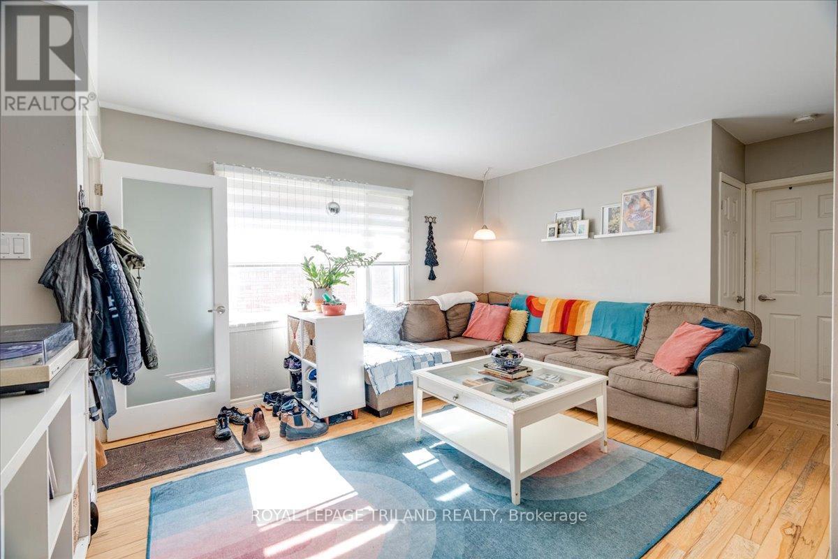 












250 GREENWOOD AVENUE

,
London South (South D),




Ontario
N6J3G4

