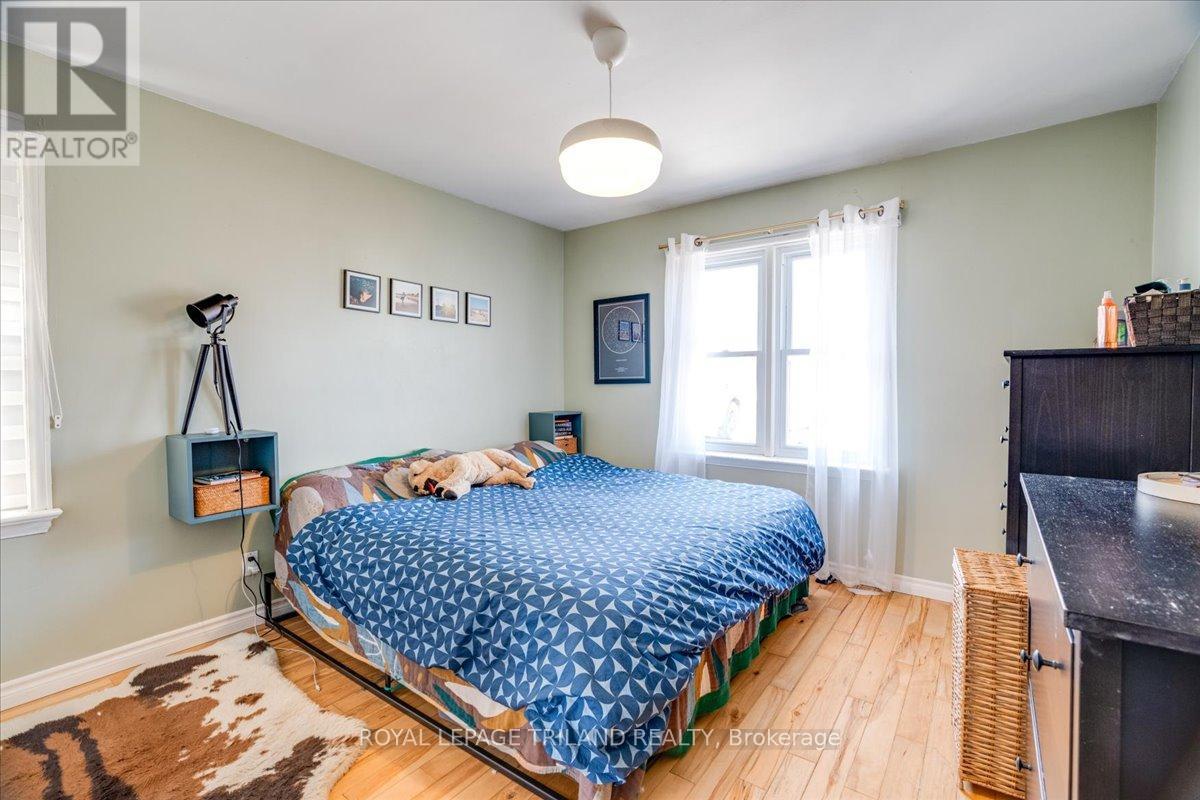 












250 GREENWOOD AVENUE

,
London South (South D),




Ontario
N6J3G4

