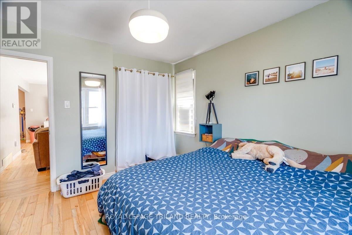 












250 GREENWOOD AVENUE

,
London South (South D),




Ontario
N6J3G4

