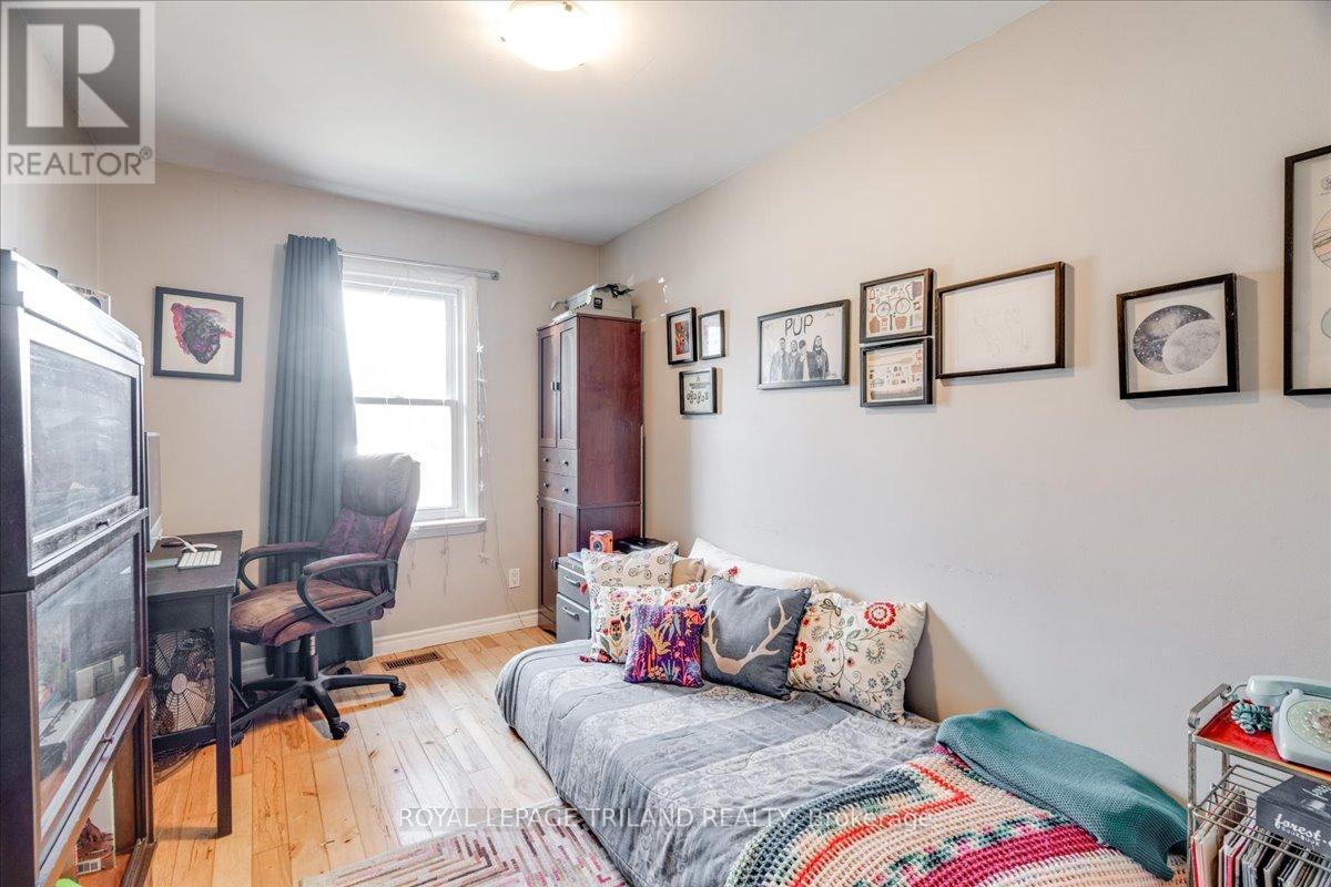 












250 GREENWOOD AVENUE

,
London South (South D),




Ontario
N6J3G4

