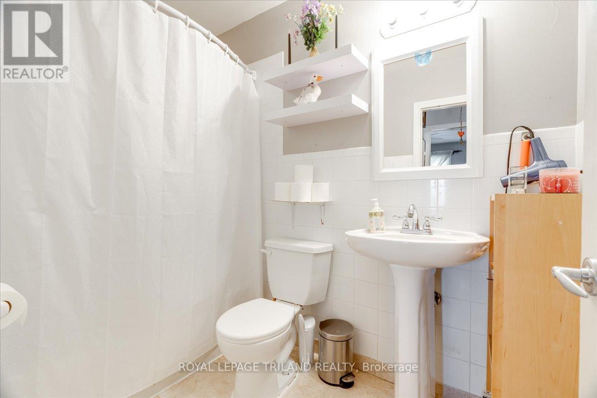 












250 GREENWOOD AVENUE

,
London South (South D),




Ontario
N6J3G4

