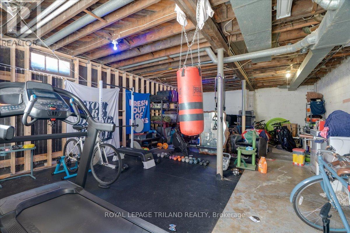 












250 GREENWOOD AVENUE

,
London South (South D),




Ontario
N6J3G4

