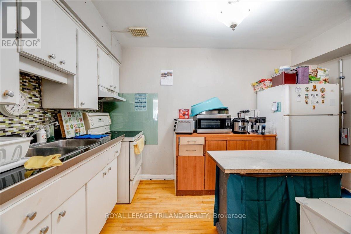 












250 GREENWOOD AVENUE

,
London South (South D),




Ontario
N6J3G4

