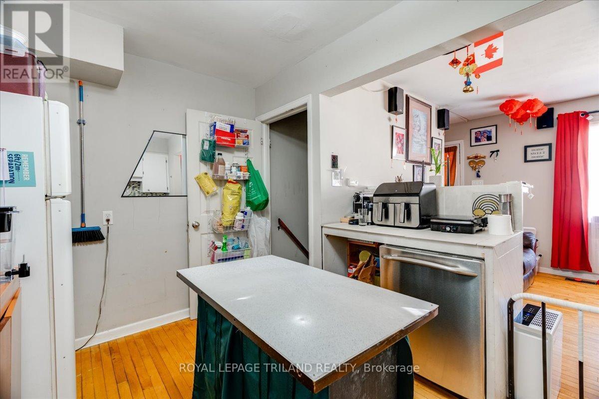 












250 GREENWOOD AVENUE

,
London South (South D),




Ontario
N6J3G4

