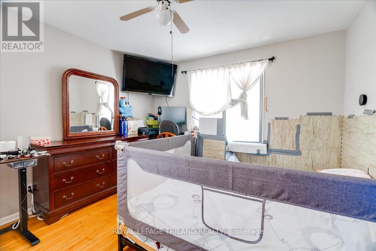 












250 GREENWOOD AVENUE

,
London South (South D),




Ontario
N6J3G4

