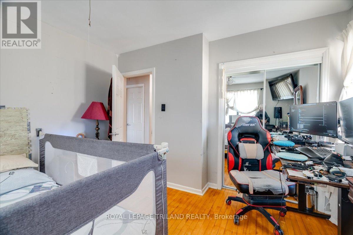 












250 GREENWOOD AVENUE

,
London South (South D),




Ontario
N6J3G4

