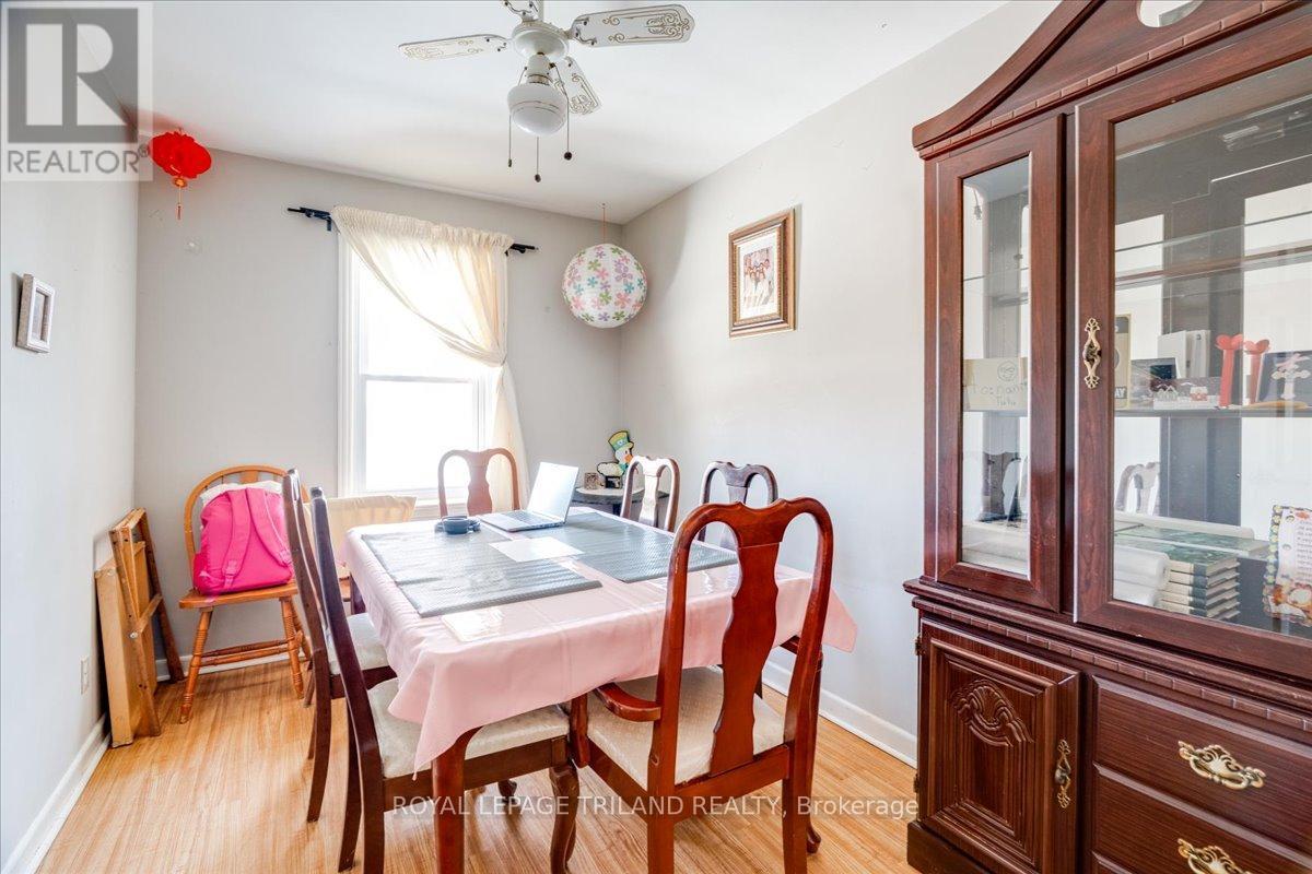 












250 GREENWOOD AVENUE

,
London South (South D),




Ontario
N6J3G4

