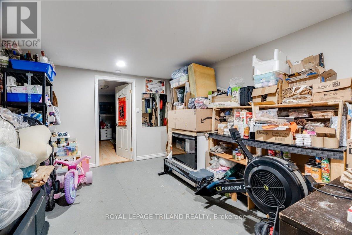 












250 GREENWOOD AVENUE

,
London South (South D),




Ontario
N6J3G4

