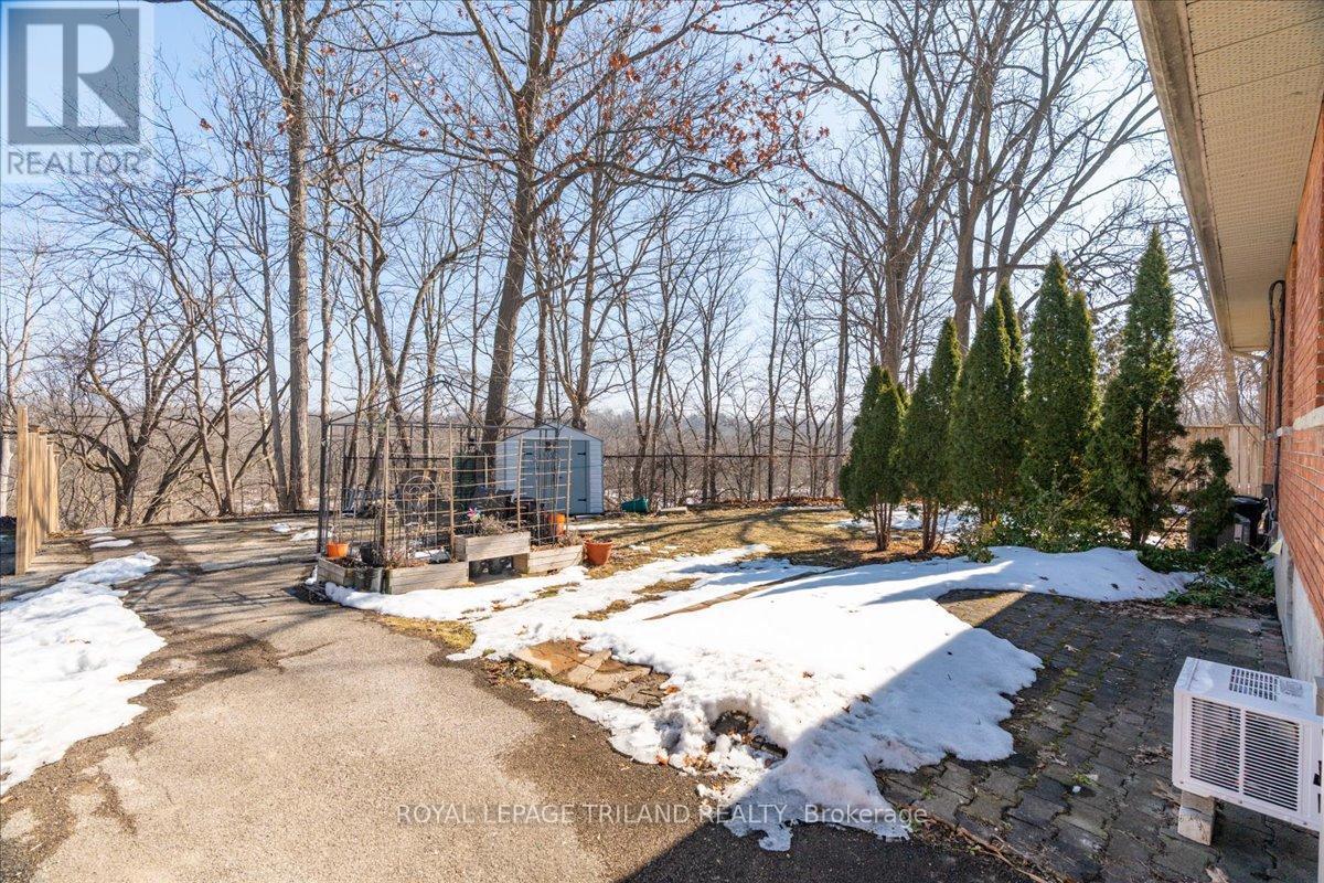 












250 GREENWOOD AVENUE

,
London South (South D),




Ontario
N6J3G4

