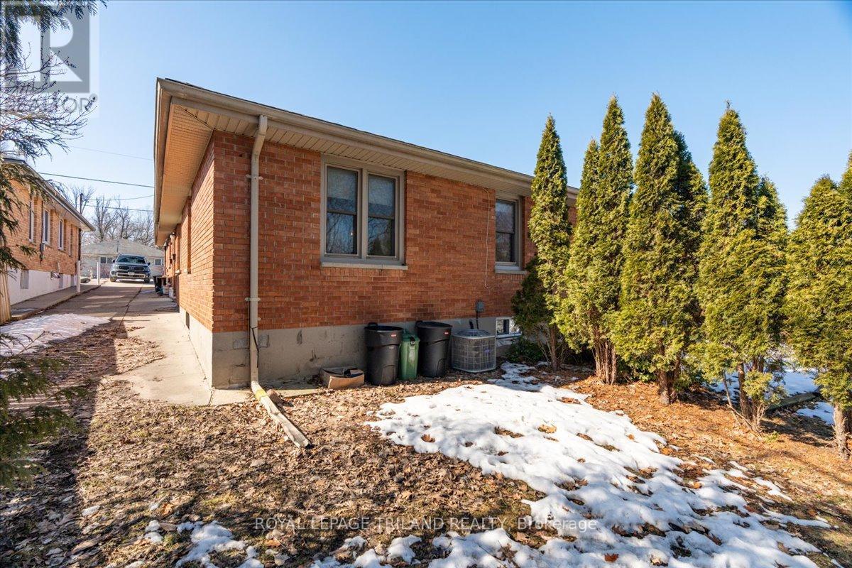 












250 GREENWOOD AVENUE

,
London South (South D),




Ontario
N6J3G4

