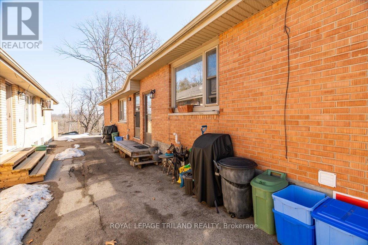 












250 GREENWOOD AVENUE

,
London South (South D),




Ontario
N6J3G4

