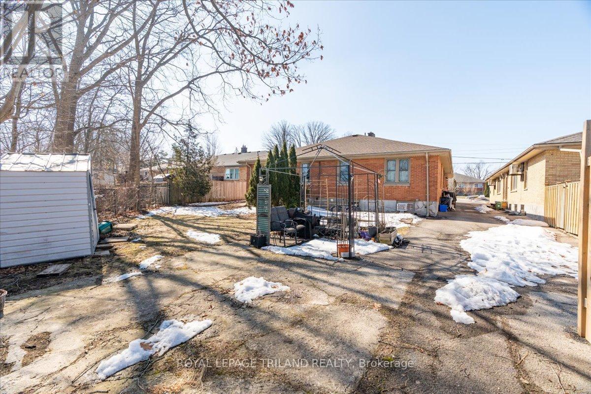 












250 GREENWOOD AVENUE

,
London South (South D),




Ontario
N6J3G4

