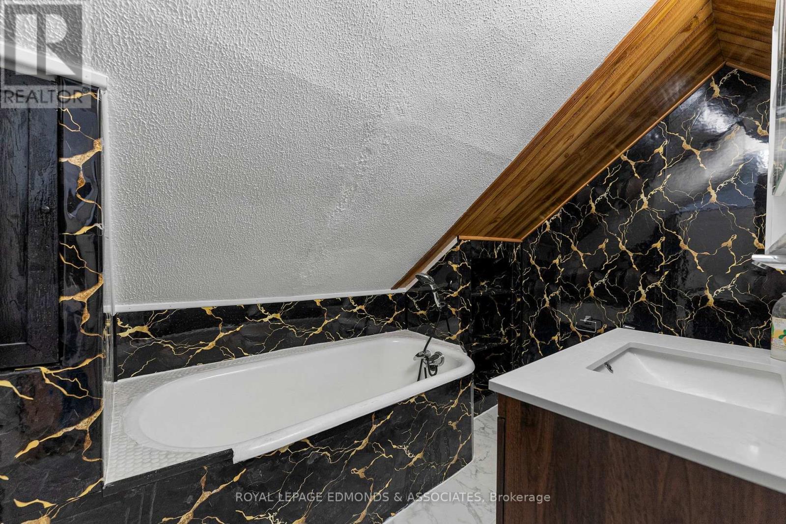 












375 CHRISTIE STREET S

,
Pembroke,




Ontario
K8A4R8

