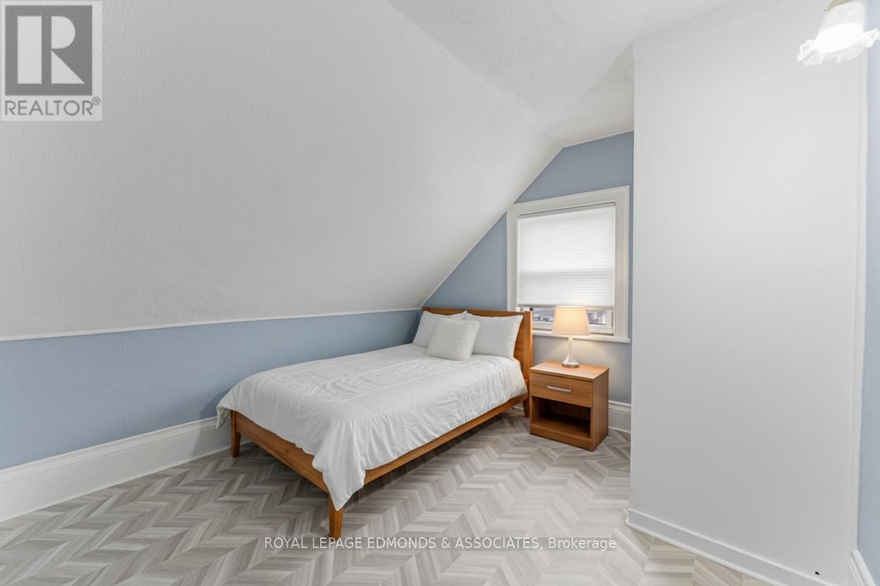 












375 CHRISTIE STREET S

,
Pembroke,




Ontario
K8A4R8

