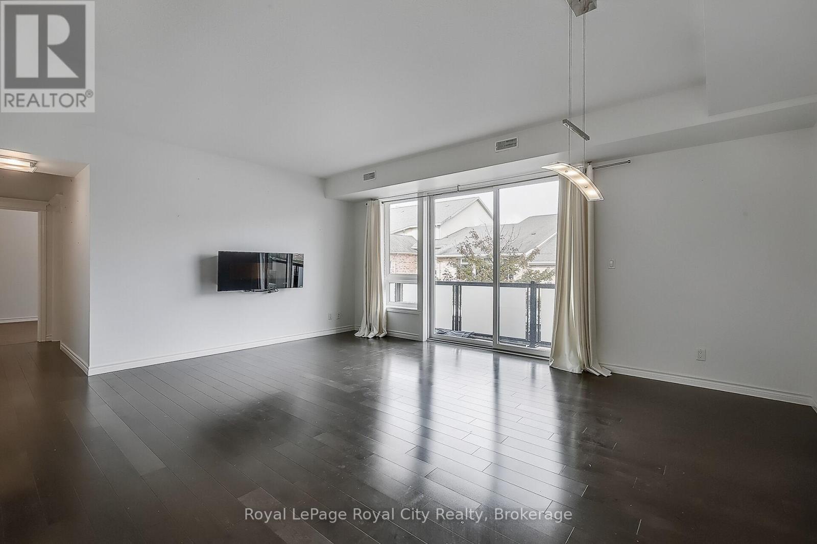












2 - 32 ARKELL ROAD

,
Guelph (Kortright East),




Ontario
N1L0L4


