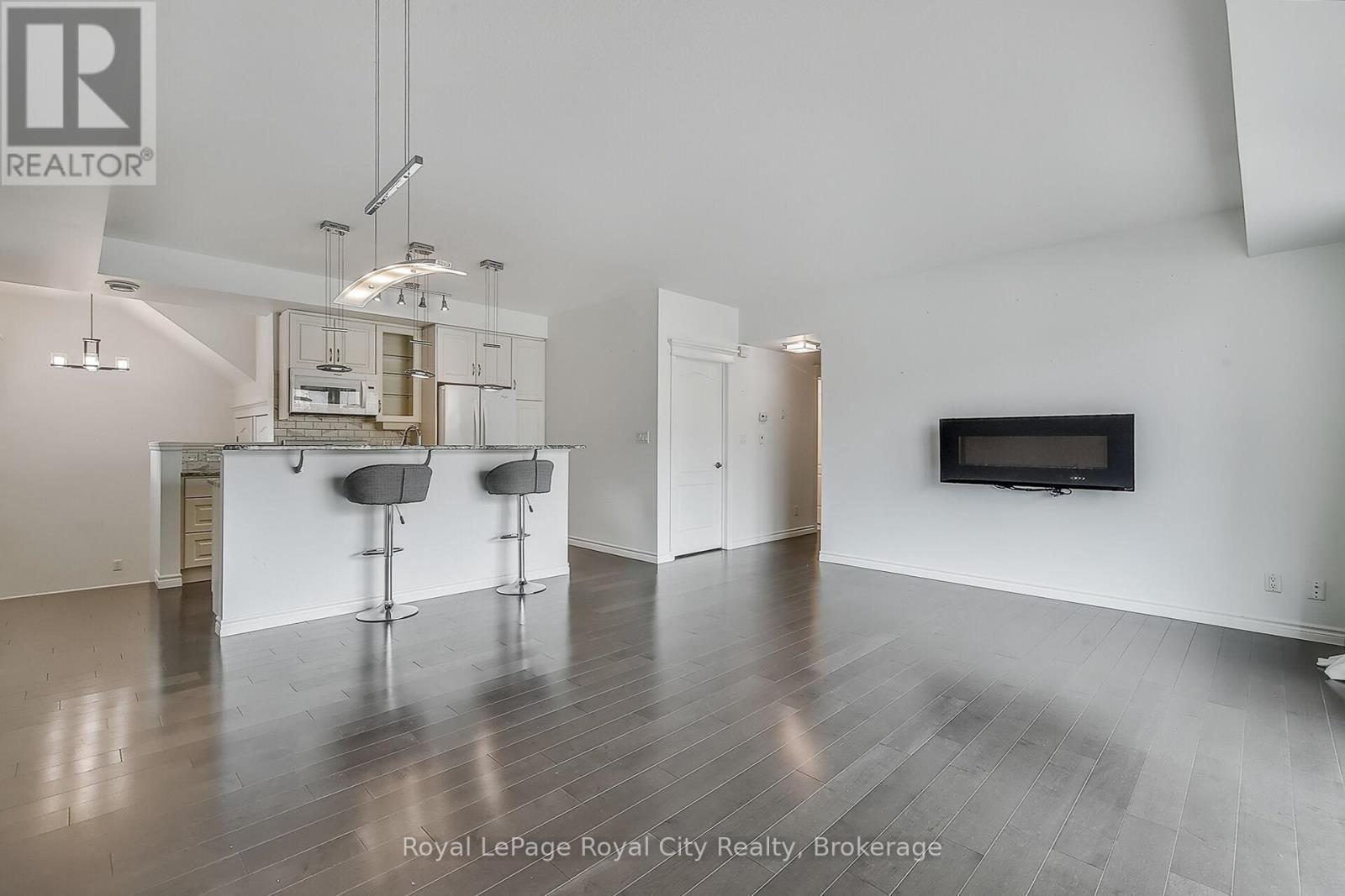 












2 - 32 ARKELL ROAD

,
Guelph (Kortright East),




Ontario
N1L0L4


