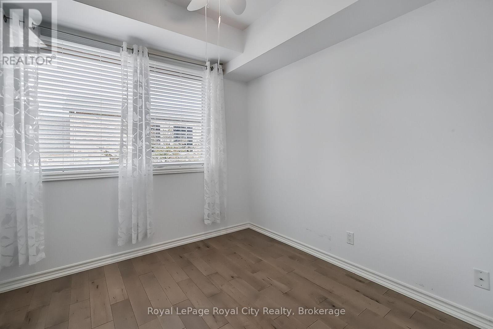 












2 - 32 ARKELL ROAD

,
Guelph (Kortright East),




Ontario
N1L0L4

