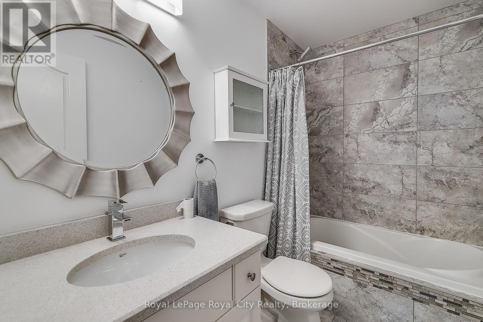 












2 - 32 ARKELL ROAD

,
Guelph (Kortright East),




Ontario
N1L0L4

