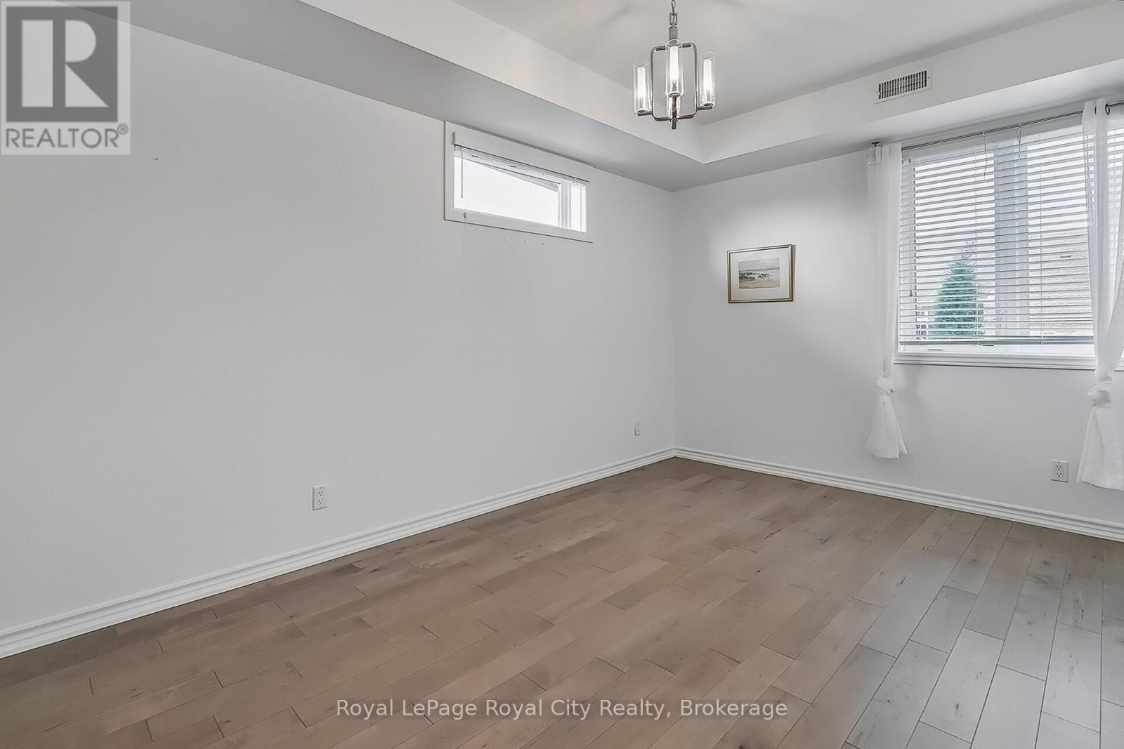 












2 - 32 ARKELL ROAD

,
Guelph (Kortright East),




Ontario
N1L0L4

