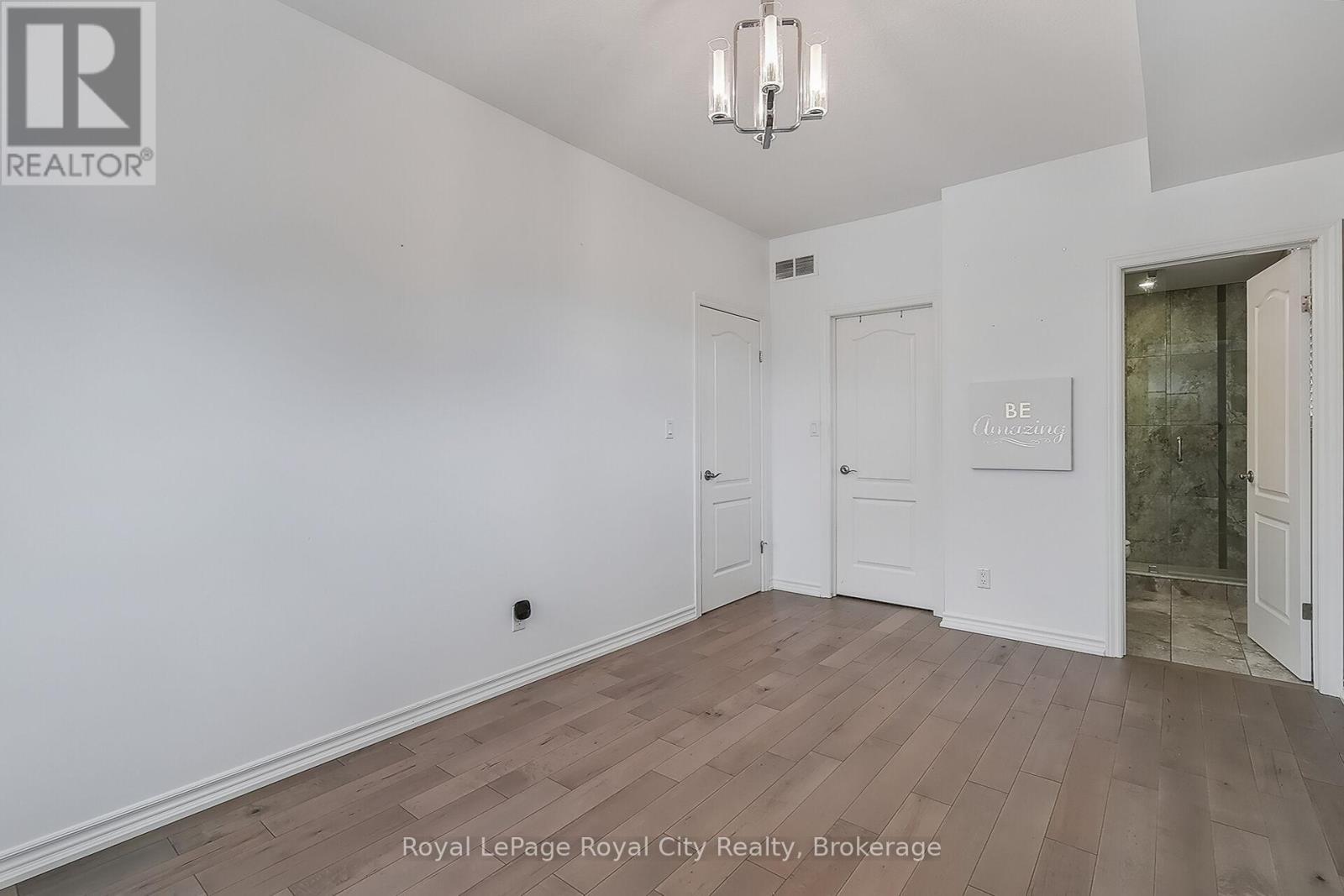 












2 - 32 ARKELL ROAD

,
Guelph (Kortright East),




Ontario
N1L0L4


