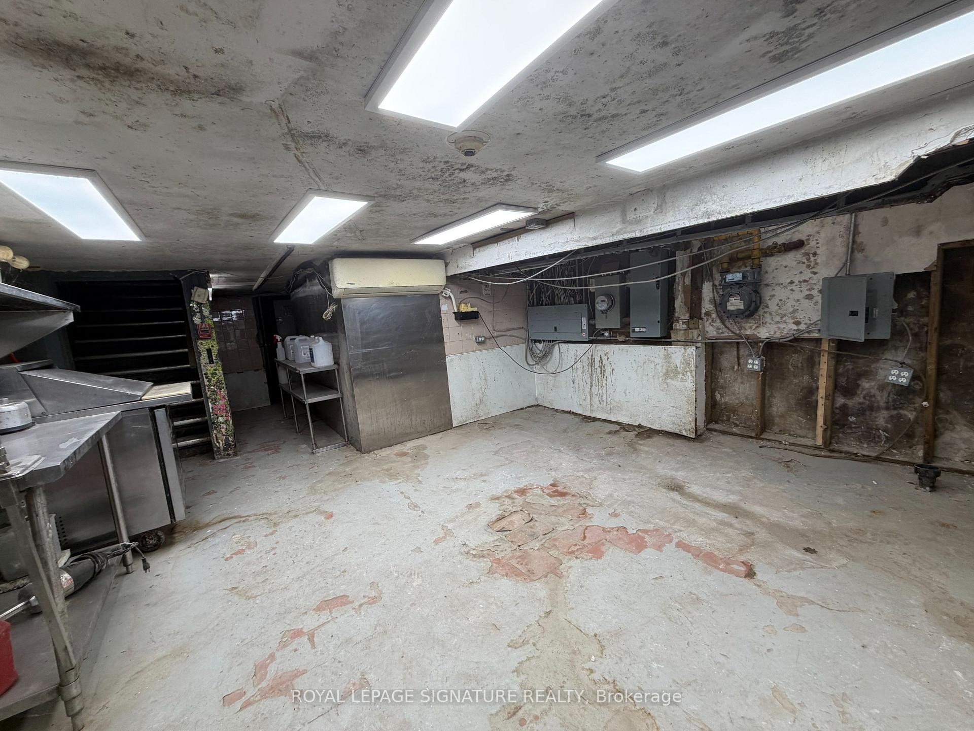 









14


Dupont

Street,
Toronto,




ON
M5R 1V2

